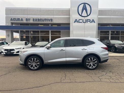 Certified 2023 Acura MDX SH-AWD w/ Technology Package image 3