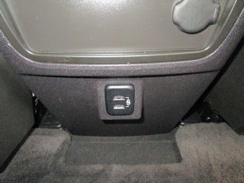 Used 2017 Chevrolet Traverse LT image 16