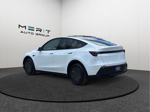 Used 2026 Tesla Model Y 2WD image 7
