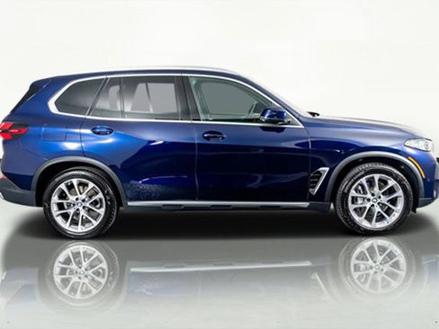 Used 2024 BMW X5 xDrive40i w/ Premium Essential Package image 3