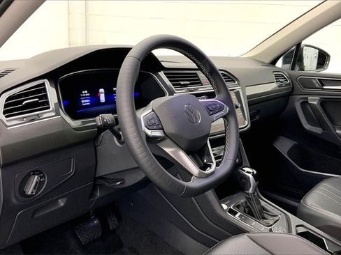Used 2023 Volkswagen Tiguan SE image 14