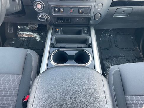 Used 2024 Nissan Titan SV w/ SV Convenience Package image 17