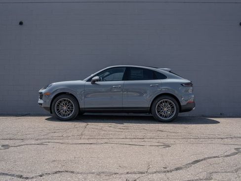 New 2026 Porsche Cayenne Coupe AWD/4WD image 2