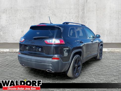 Used 2019 Jeep Cherokee Latitude Plus image 3