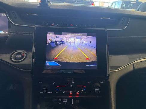 Used 2021 Jeep Grand Cherokee L Laredo image 10