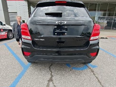 Used 2022 Chevrolet Trax LT w/ Midnight Edition AWD/4WD image 12
