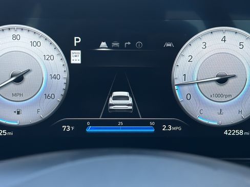 Used 2024 Hyundai Elantra Limited FWD image 14