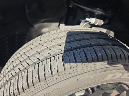 New 2025 Jeep Grand Cherokee Laredo image 30