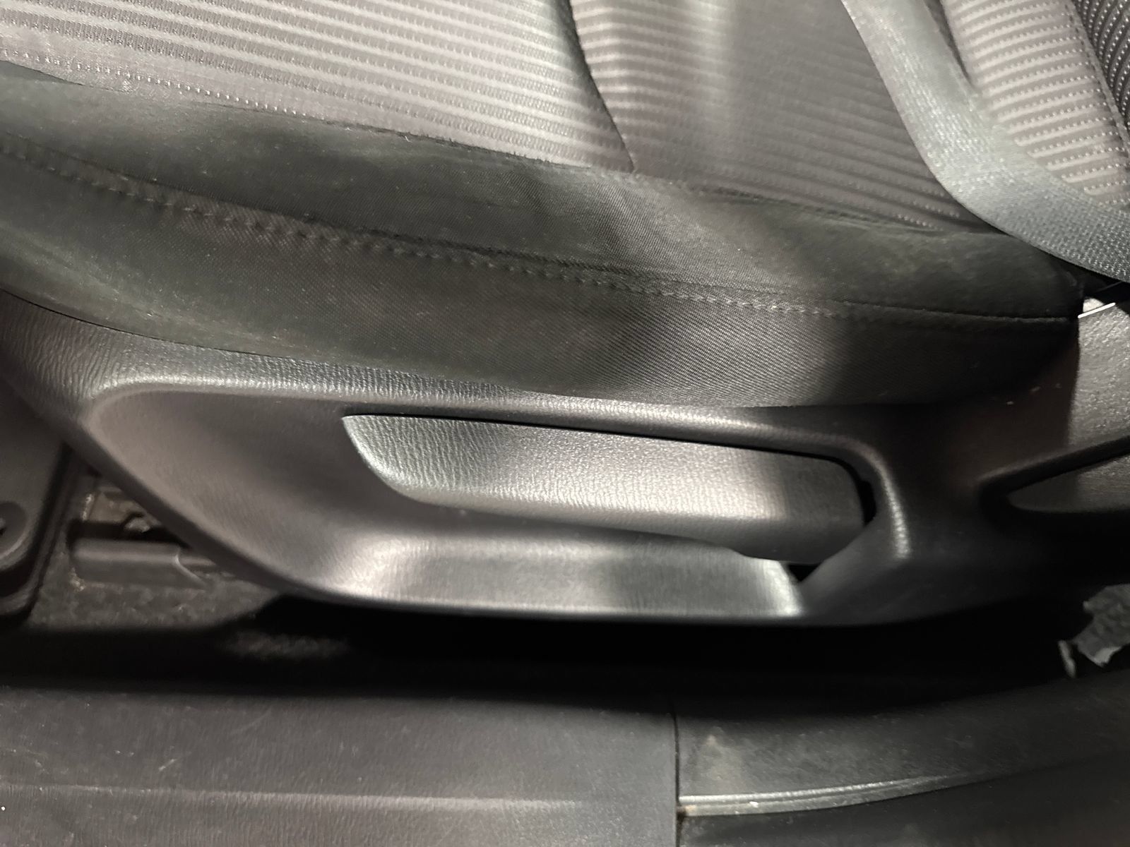 Used 2015 MAZDA MAZDA3 i Touring w/ Technology Package FWD image 15