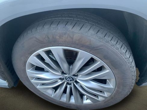 Used 2023 Toyota Highlander Platinum image 7