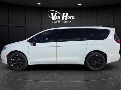 New 2026 Chrysler Pacifica Limited w/ S Appearance Package image 13