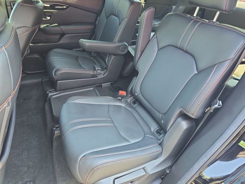 Used 2025 Honda Pilot TrailSport image 15