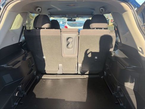 Used 2016 Nissan Rogue SV w/ SV Premium Package image 5