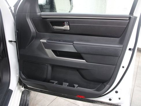 Used 2025 Toyota Sequoia SR5 AWD/4WD image 38