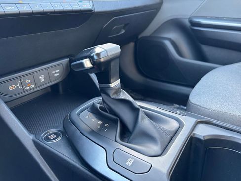 Used 2025 Kia K4 LXS image 40