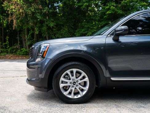 Used 2022 Kia Telluride LX AWD/4WD image 3
