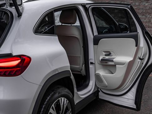 Used 2025 Mercedes-Benz GLA 250 4MATIC image 18