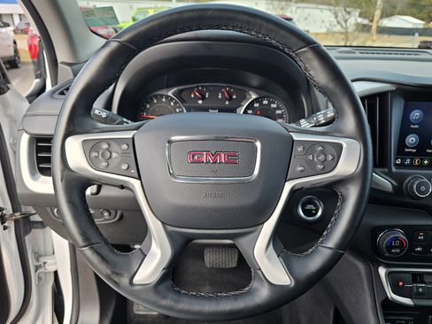 Used 2024 GMC Terrain SLT image 19