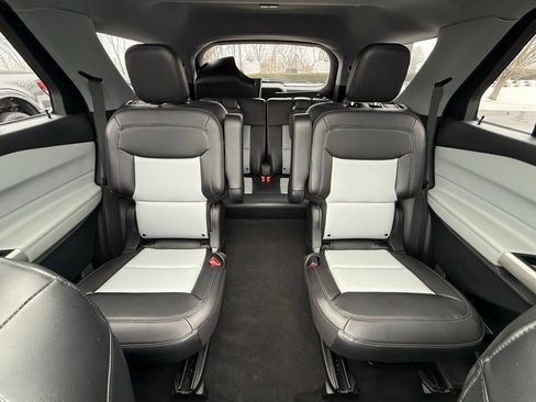 Used 2022 Ford Explorer XLT w/ Equipment Group 202A image 25