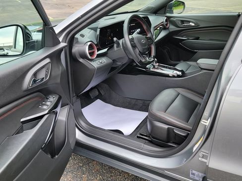 Used 2024 Chevrolet Trax RS w/ Driver Confidence Package FWD image 18