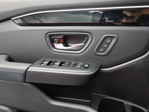 Used 2025 Honda Pilot Touring image 14