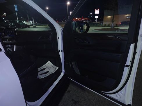 Used 2023 Chevrolet Suburban Premier image 76