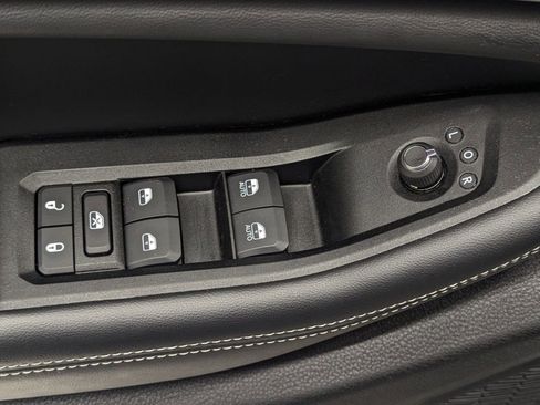 Used 2025 Jeep Grand Cherokee L Limited AWD/4WD image 16