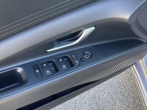 Used 2024 Hyundai Elantra SEL image 11