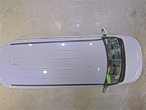 Used 2022 Kia Carnival LX image 24