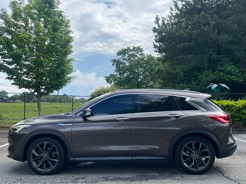 Used 2019 INFINITI QX50 Essential w/ Sensory Package FWD image 2