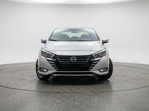 Used 2025 Nissan Versa SV image 2