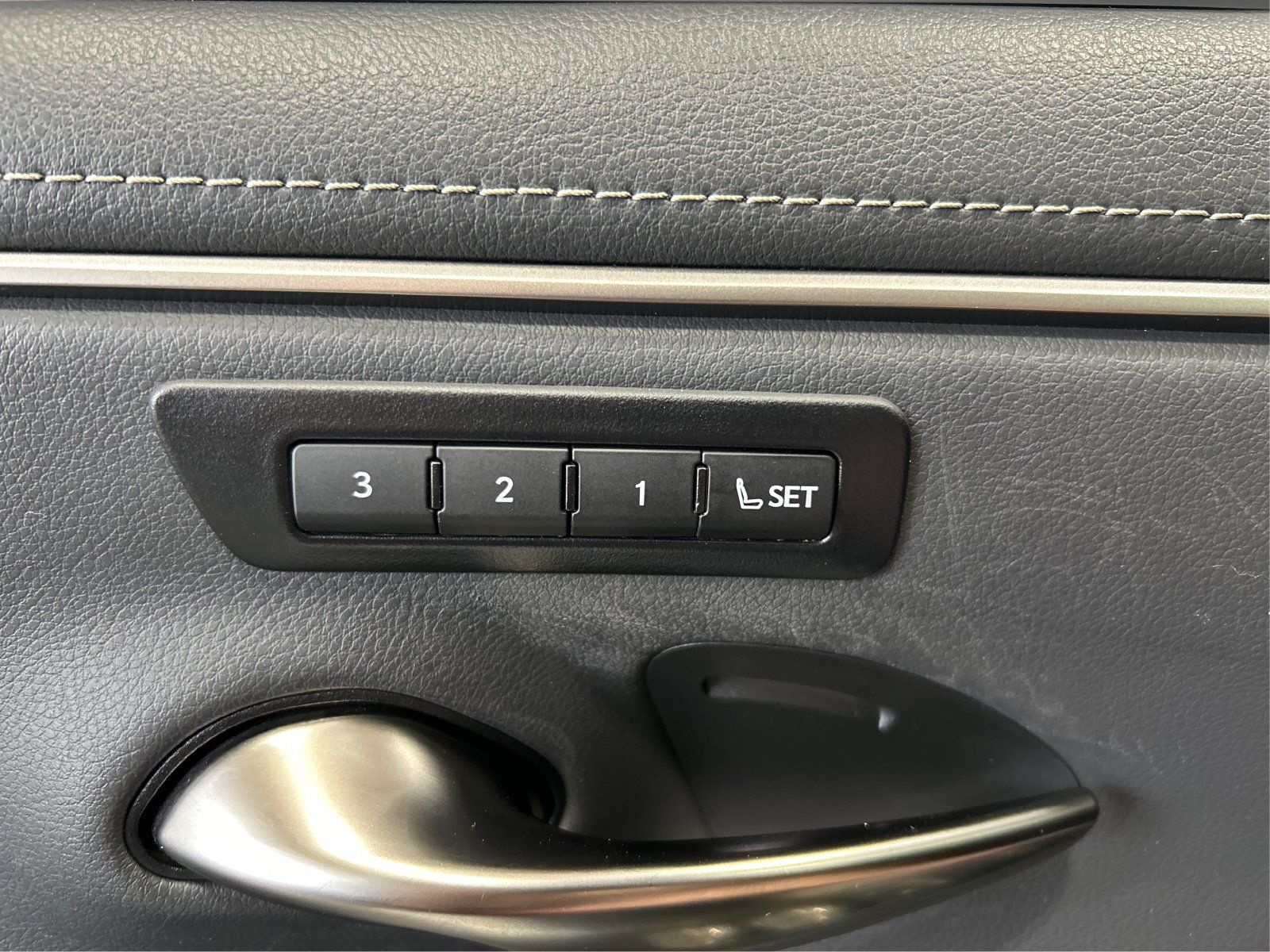 Used 2025 Lexus ES 350 w/ Accessory Package (Z1) FWD image 30