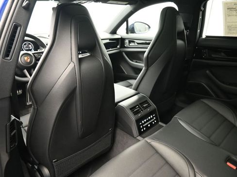 Used 2025 Porsche Panamera image 8