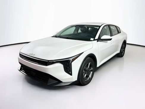 Used 2025 Kia K4 FWD image 3