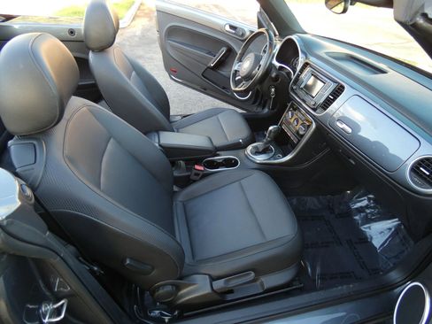 Used 2018 Volkswagen Beetle 2.0T S image 23