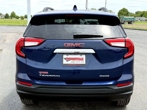 Used 2022 GMC Terrain SLE w/ Driver Convenience Package AWD/4WD image 4