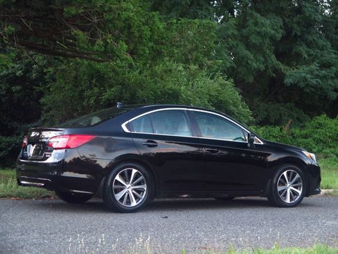 Used 2017 Subaru Legacy 2.5i Limited AWD/4WD image 4