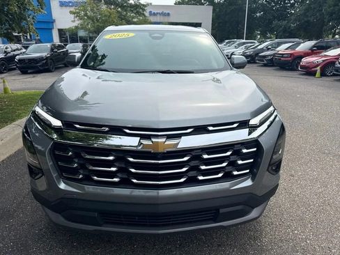 Used 2025 Chevrolet Equinox LT w/ Safety and Technology Package AWD/4WD image 2