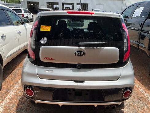 Used 2017 Kia Soul ! w/ Tech Package FWD image 5