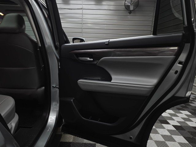 Used 2021 Toyota Highlander Limited AWD/4WD image 39