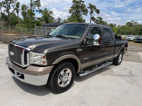 Used 2006 Ford F250 Lariat RWD image 1