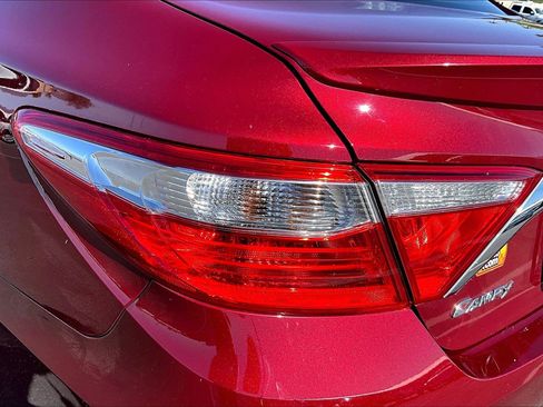 Used 2017 Toyota Camry XLE w/ Moonroof Package FWD image 28
