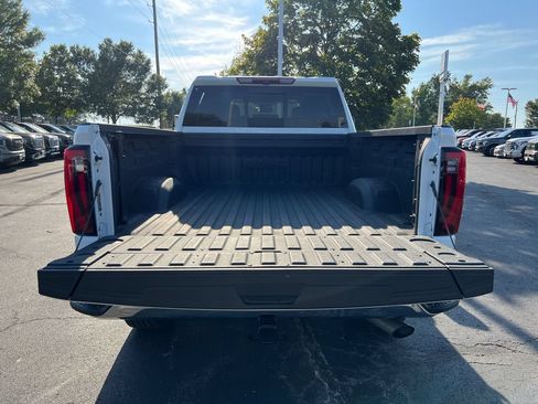 Used 2025 GMC Sierra 2500 SLT w/ SLT Premium Package AWD/4WD image 9
