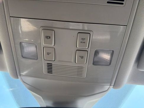 Used 2024 Volkswagen Jetta SE FWD image 35