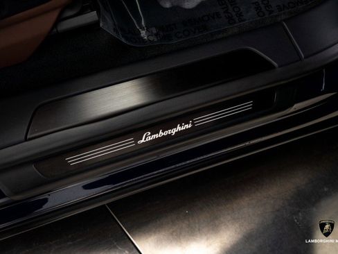 Used 2025 Lamborghini Urus SE image 34