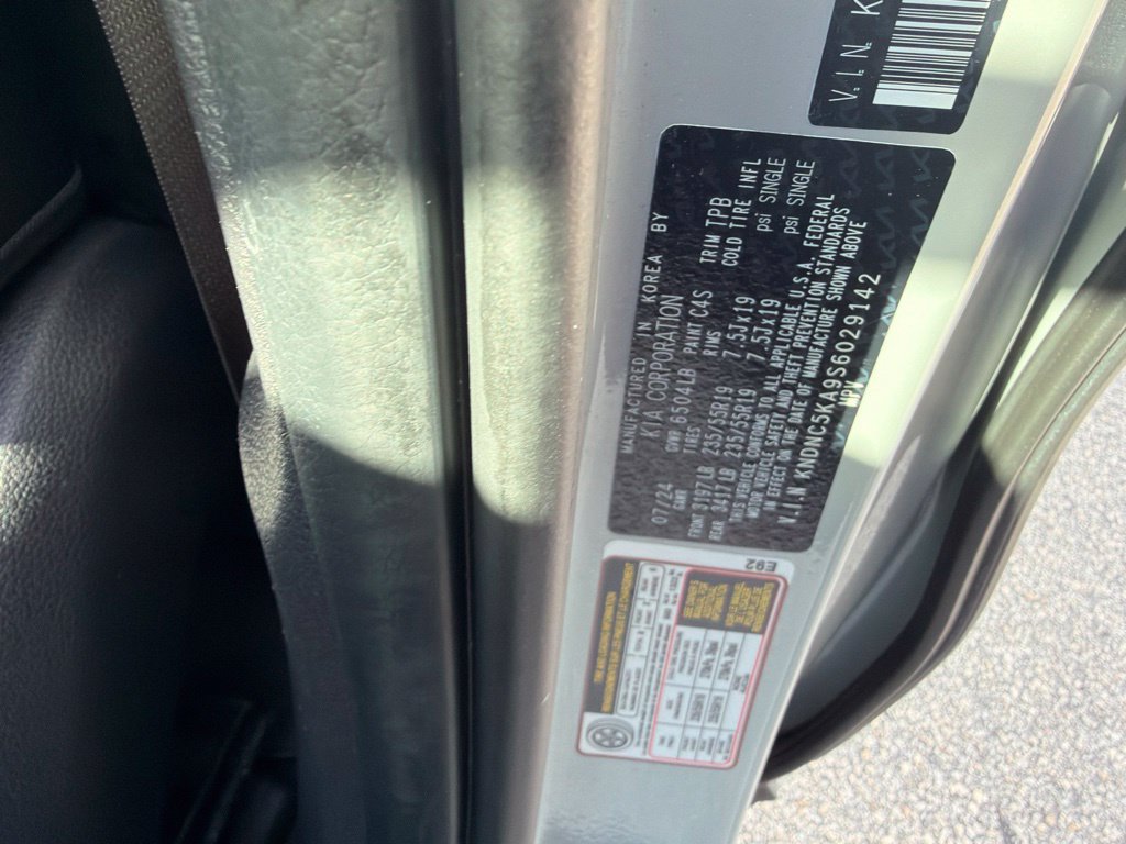 Used 2025 Kia Carnival EX FWD image 7