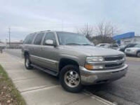 Used 2003 Chevrolet Suburban LT w/ LT Preferred Equipment Group AWD/4WD image 2