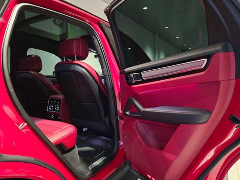 Used 2023 Porsche Cayenne Turbo S image 16