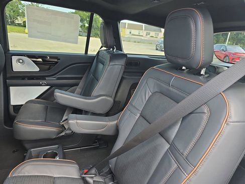 New 2025 Lincoln Aviator Black Label AWD/4WD image 18