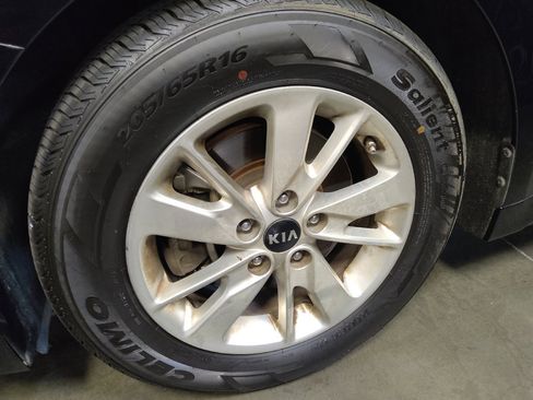 Used 2017 Kia Optima LX FWD image 31